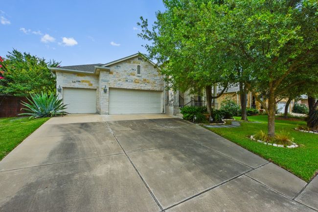 Welcome to 502 Mandarin Flyway, a beautifully maintained one-story home in the Silver Oak community. | Image 7