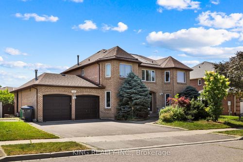 24 Vogue Cres, Brampton, ON, L6Z4M7 | Card Image