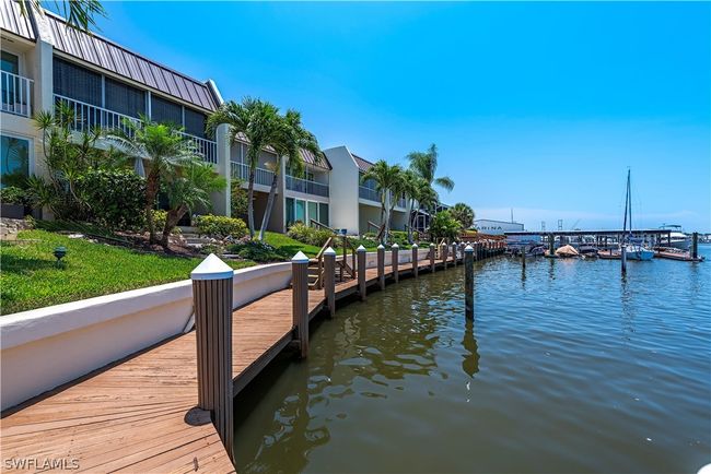 APT-211 - 800 River Point Dr, Condo with 2 bedrooms, 3 bathrooms and null parking in NAPLES FL | Image 10