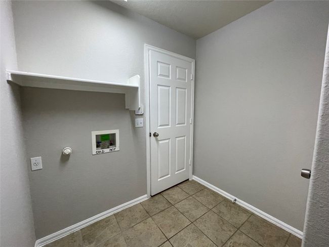 208 Spruce Dr, House other with 4 bedrooms, 2 bathrooms and 2 parking in Kyle TX | Image 17