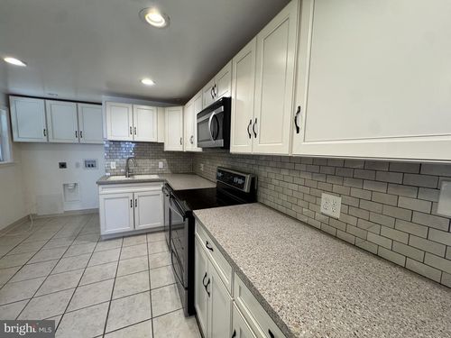 422 Howell Dr, Historic New Castle, DE, 19720-7701 | Card Image