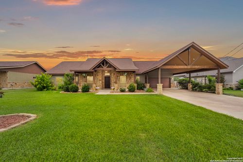 622 N Dickson St, Poth, TX, 78147-1103 | Card Image