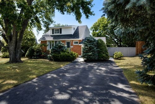 633 Fleet St, Kingston, ON, K7M5A4 | Card Image