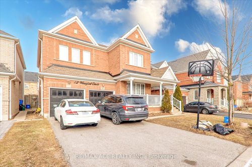 82 Warnford Cir, Ajax, ON, L1T0J2 | Card Image
