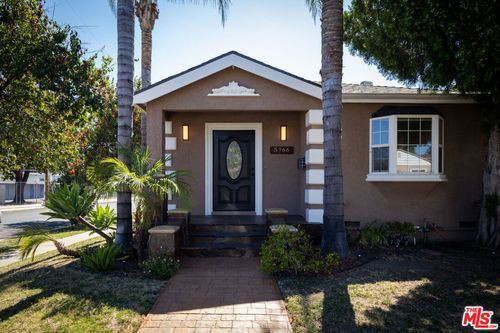 5766 Newcastle Avenue, Los Angeles, CA, 91316 | Card Image