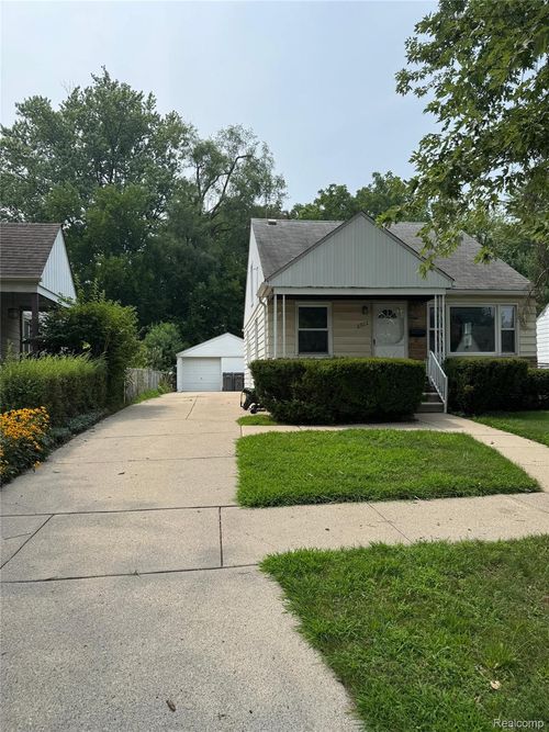 2922 Geneva St, Dearborn, MI, 48124-3356 | Card Image