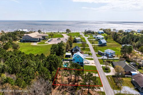 148 Vacation Ln, Waveland, MS, 39576-4024 | Card Image