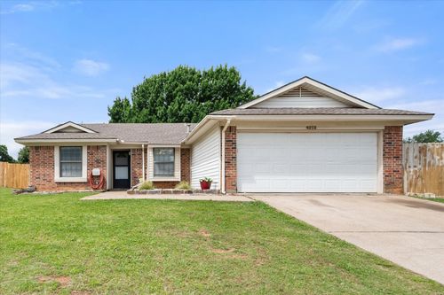 4212 Glen Pines Dr, Arlington, TX, 76016-4720 | Card Image
