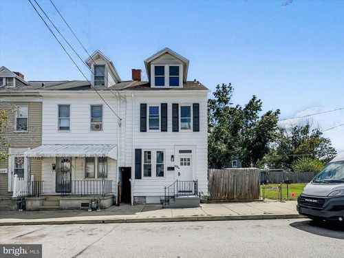 633 Vander Ave, York, PA, 17403-2807 | Card Image