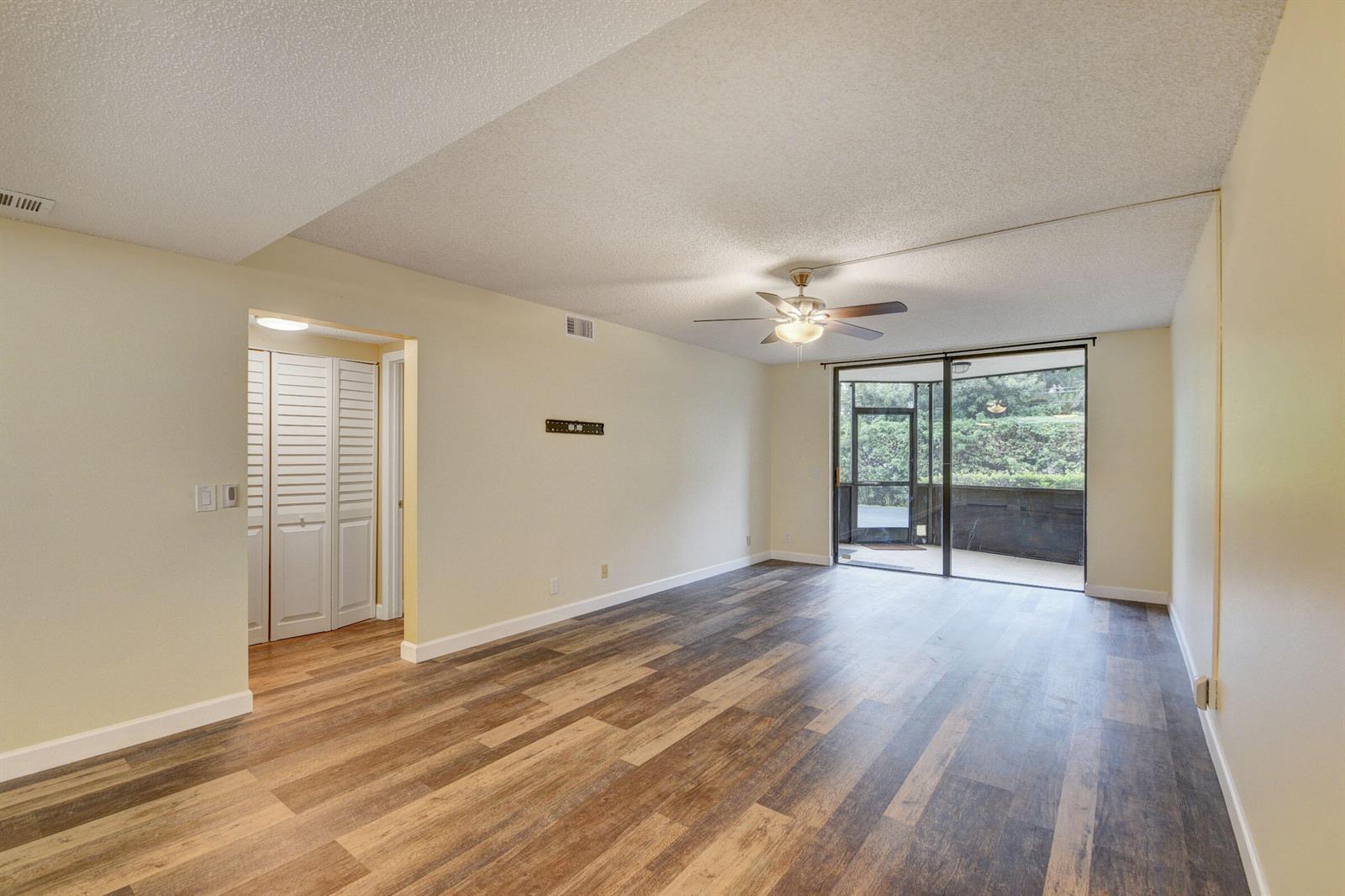 Residential Lease in Lantana 3