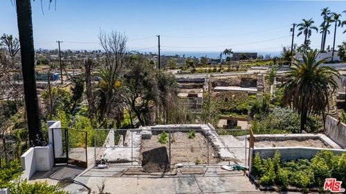 16544 Akron St, Pacific Palisades, CA, 90272-2305 | Card Image