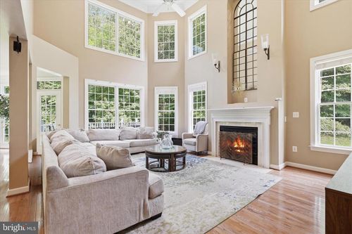 5081 Wolf Run Shoals Rd, WOODBRIDGE, VA, 22192-5766 | Card Image