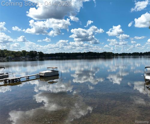 9666 Zukey Dr, Pinckney, MI, 48169-3001 | Card Image