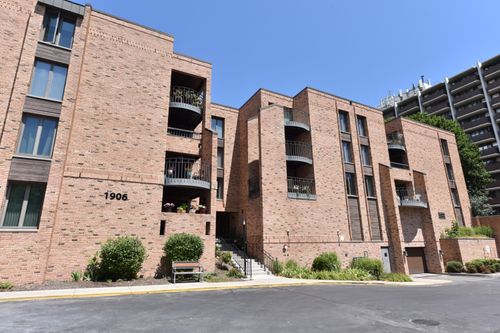 1906 E Shorewood Blvd, Shorewood, WI, 53211-2500 | Card Image