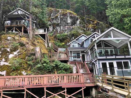 824 Indian Arm, North Vancouver, BC, V7G2C7 | Card Image