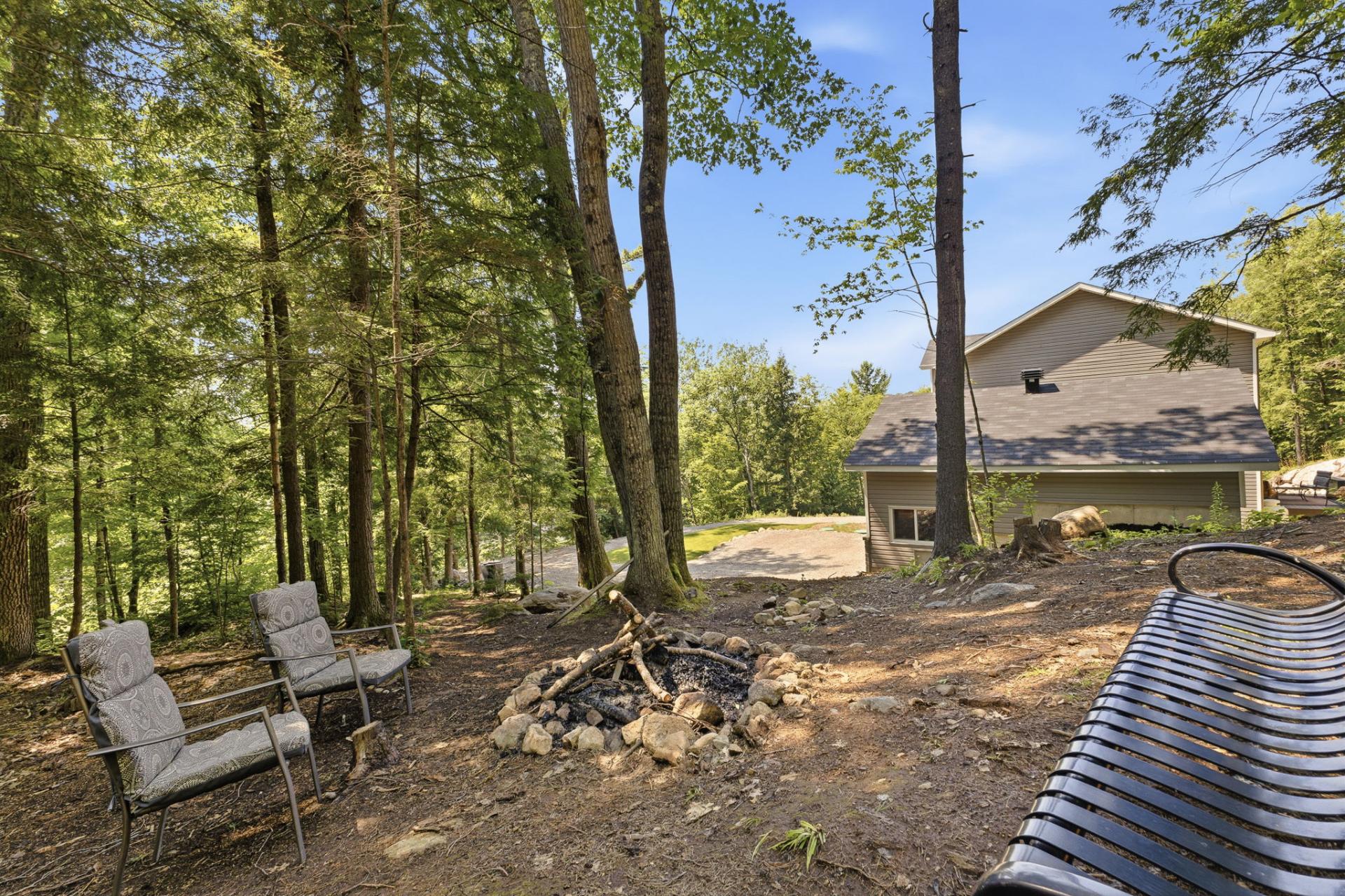 Residential in Val-des-Monts 5