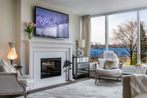 309-1 Palace Pier Crt, Etobicoke, ON, M8V3W9 | Card Image