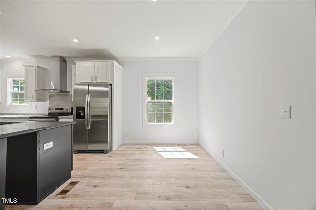 Eat in Kitchen | Image 16