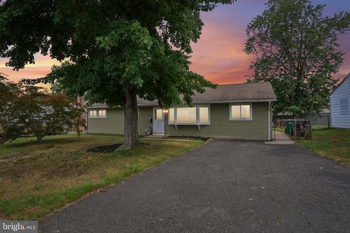 807 Eldridge Rd, FAIRLESS HILLS, PA, 19030-2513 | Card Image