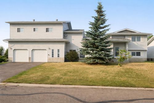 702 10 Ave, Wainwright, AB, T9W1B8 | Card Image