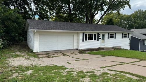 1331 Spruce Hills Dr, Bettendorf, IA, 52722-2338 | Card Image