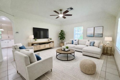 322 Green Leaf Street, Huntsville, TX, 77340 | Card Image