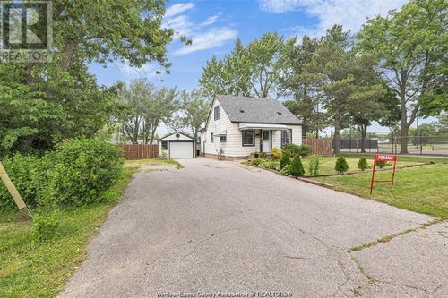 732 Vanier St, Windsor, ON, N8X3E6 | Card Image