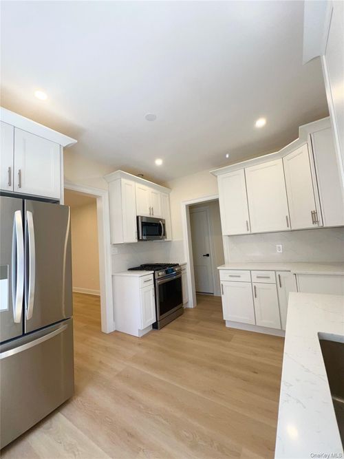 22 Hillcrest Rd, Bronxville, NY, 10708-4519 | Card Image