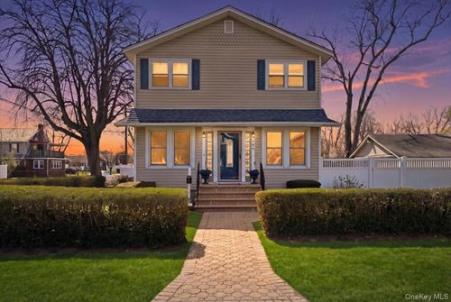 197 S 4th St, Lindenhurst, NY, 11757-4726 | Card Image