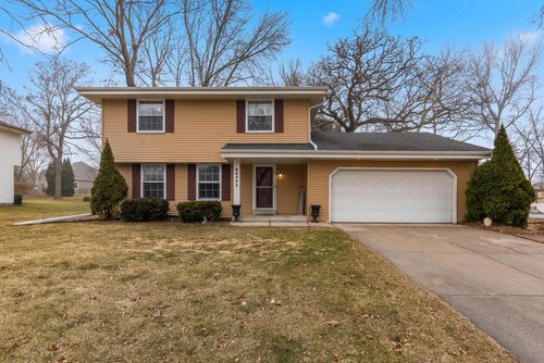 8044 W Beacon Hill Drive, Franklin, WI, 53132 | Card Image