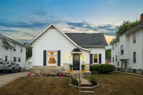 125 Elm Street, London, OH, 43140 | Card Image