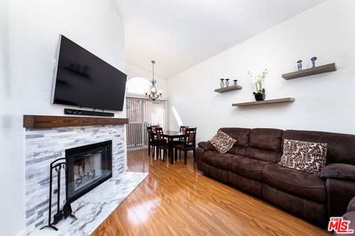 f-18738 Via Canon, Newhall, CA, 91321-4606 | Card Image