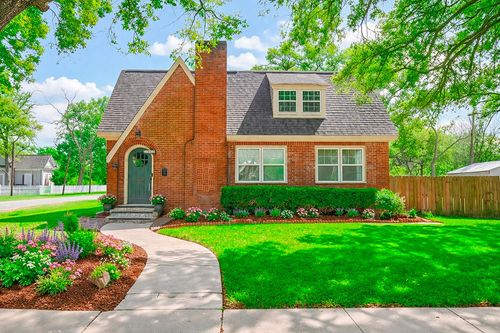 2801 Avenue I, Bay City, TX, 77414-6627 | Card Image