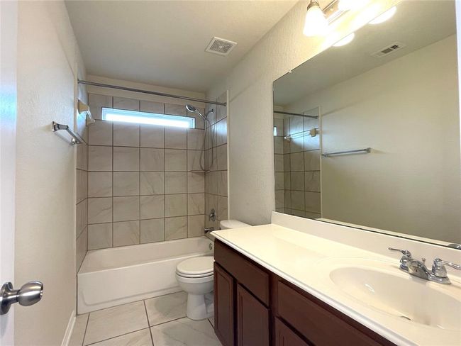 Secondary Bathroom | Image 26