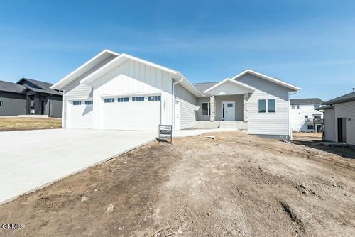 4001 Nickel St, Bismarck, ND, 58503-6982 | Card Image