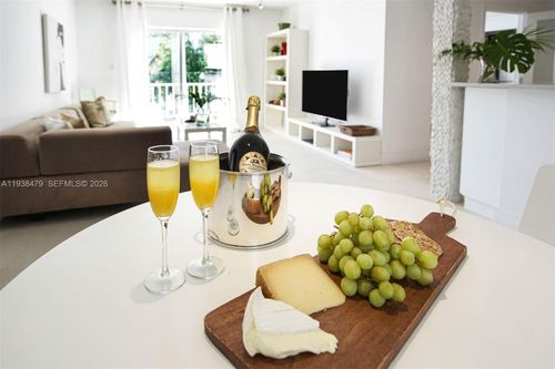 apt-2e-201 Jefferson Ave, Miami Beach, FL, 33139-7037 | Card Image