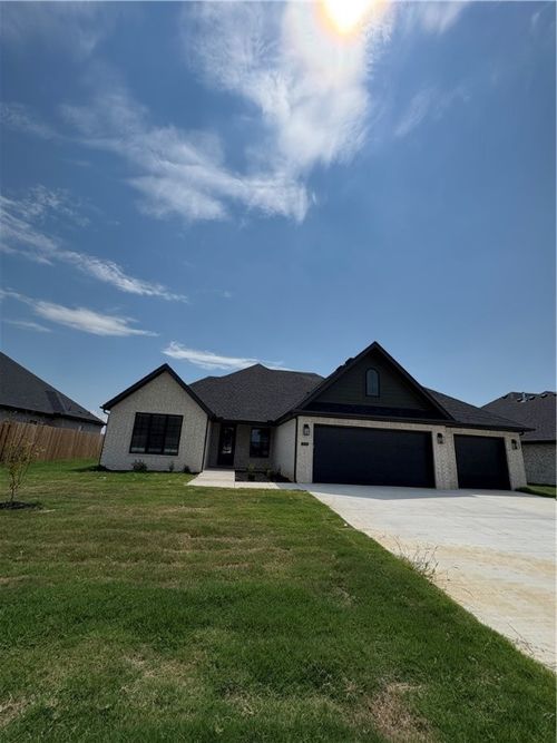 825 Bellagiola Ave, Tontitown, AR, 72762-4589 | Card Image