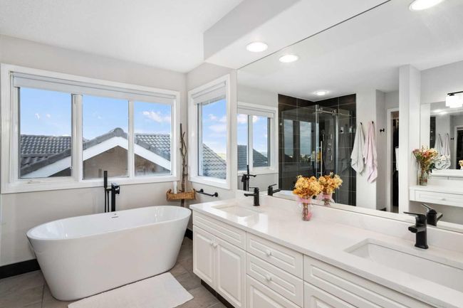 11 Patrick View Sw, House other with 4 bedrooms, 4 bathrooms and 4 parking in Calgary AB | Image 32
