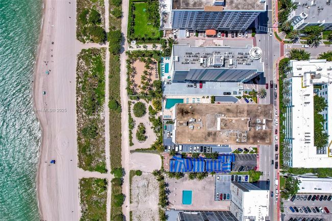 PHH - 9225 Collins Ave, Condo with 3 bedrooms, 3 bathrooms and null parking in Surfside FL | Image 57
