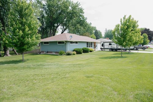 381 6th St Sw, Wells, MN, 56097-1340 | Card Image