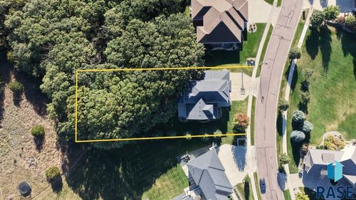 9004 E Black Walnut Cir Circle, Sioux Falls, SD, 57110 | Card Image