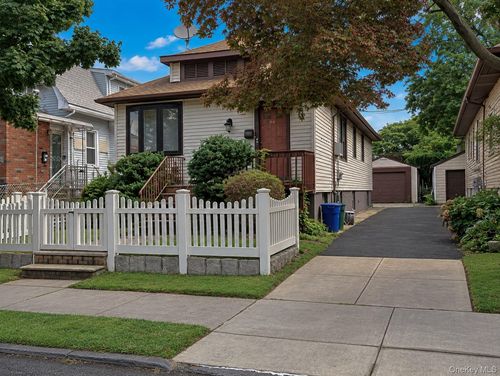 940 Edison Avenue, New York, NY, 10465 | Card Image