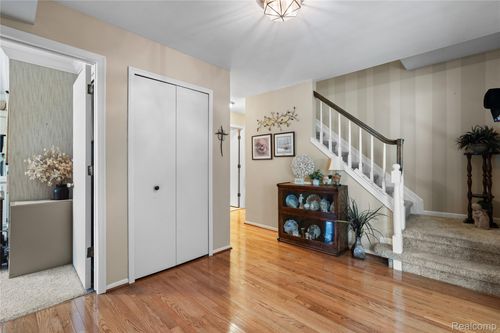 3515 Cedarcrest Ct, Washington Township, MI, 48094-1116 | Card Image