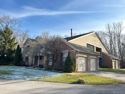 29657 Pine Ridge Cir, Farmington Hills, MI, 48331-1875 | Card Image
