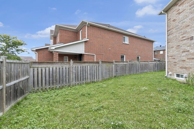 19 Rednor Dr, House attached with 4 bedrooms, 4 bathrooms and 4 parking in Brampton ON | Image 36