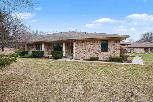 33524 Meldrum St, Chesterfield, MI, 48047-3407 | Card Image