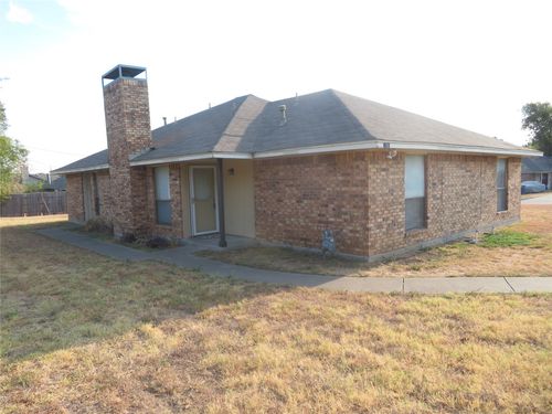 1725 Dynasty Cir, Glenn Heights, TX, 75154-8629 | Card Image