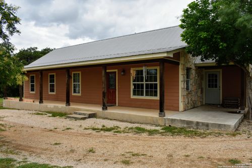 328 Kinsey Ln, Medina, TX, 78055-3592 | Card Image
