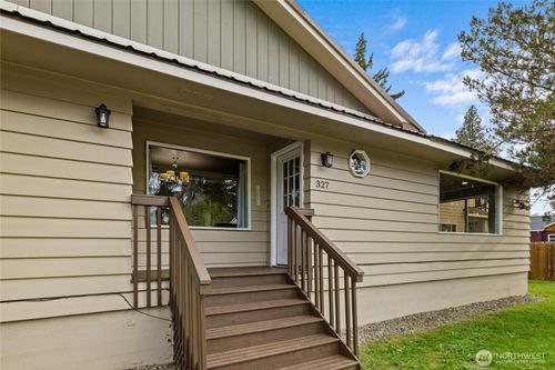 327 Lincoln St, Cle Elum, WA, 98922-9648 | Card Image