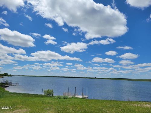 9647 N Shore Dr, Ashley, ND, 58413 | Card Image